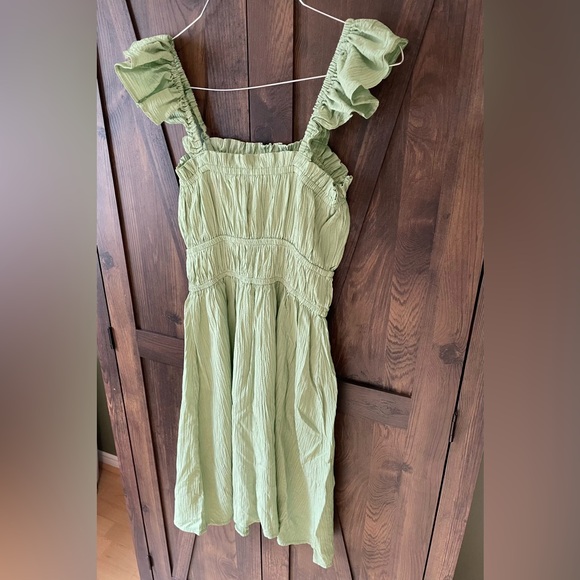 Green Ruffle Sleeve Dress - Picture 5 of 7